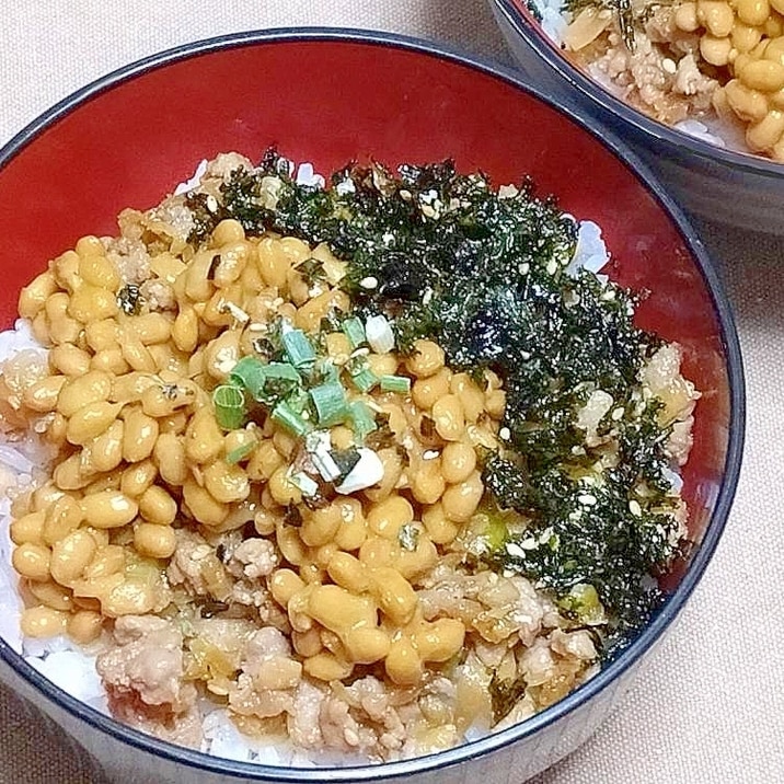 余ったカットキャベツも加えて納豆スタミナ丼